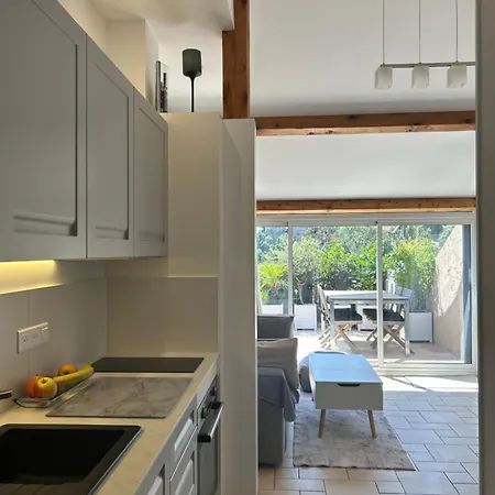 Charming In Apartment *