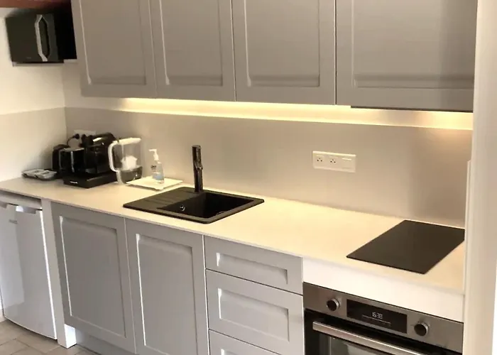 Charming In شقة كان